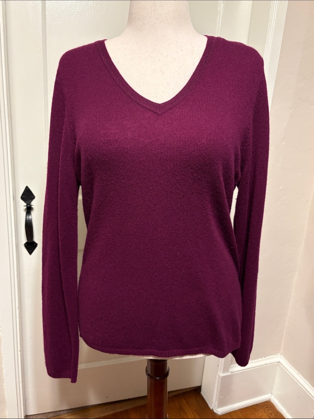Charter Club 100% Cashmere V-Neck Sweater - Plum / Wine / Burgundy - Picture 5 of 6